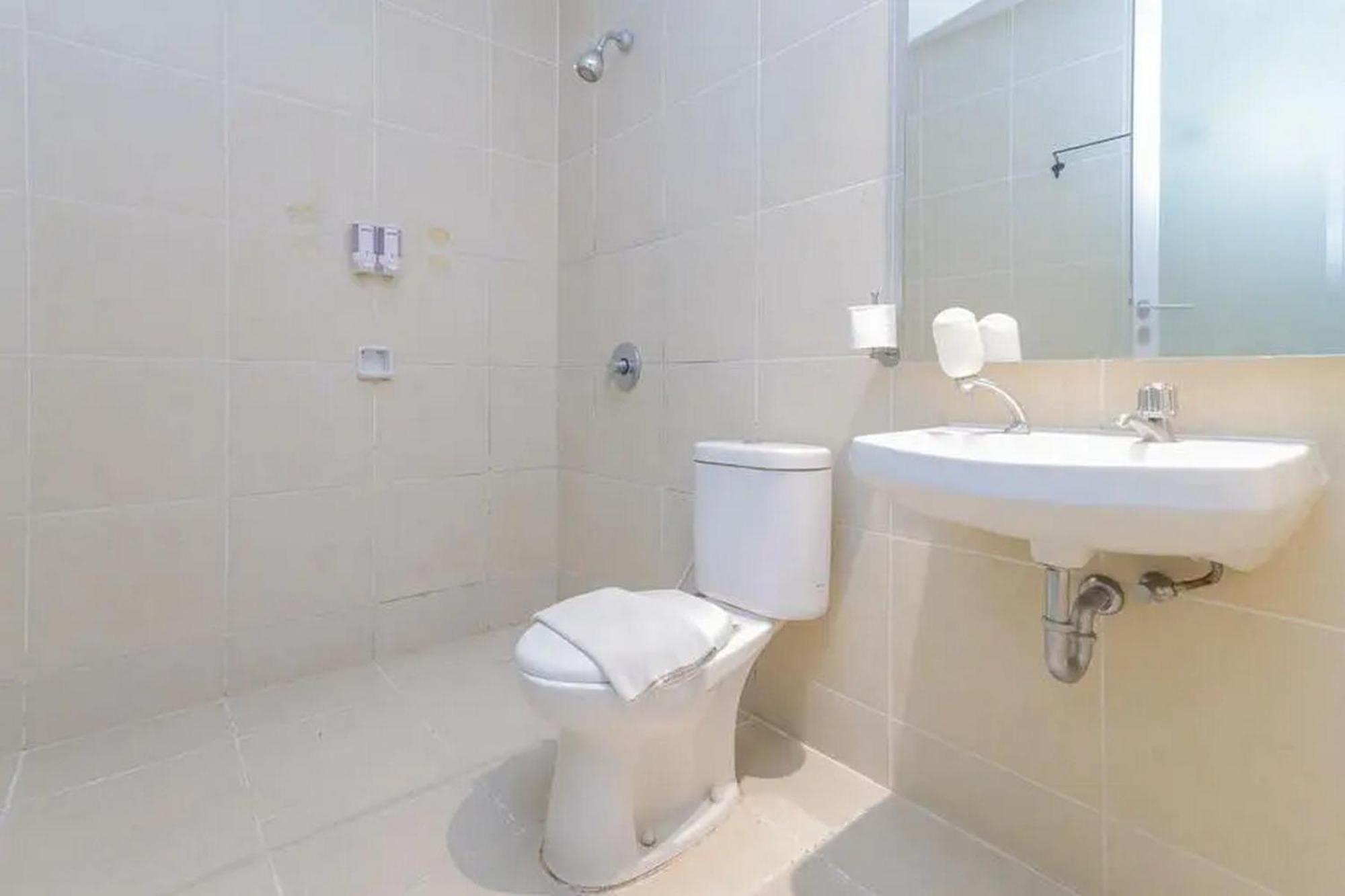 Reddoorz Plus At Riverside Маланг Номер фото